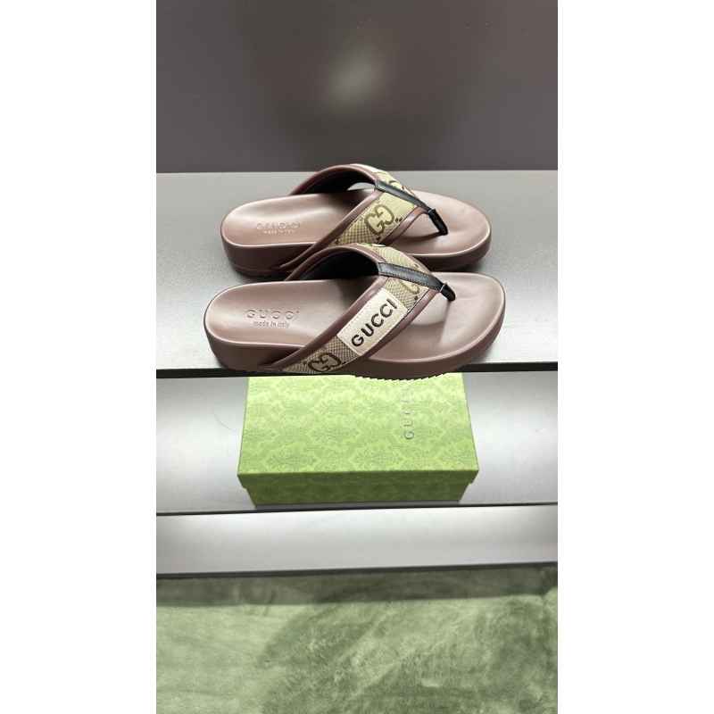 G*u*i slippers